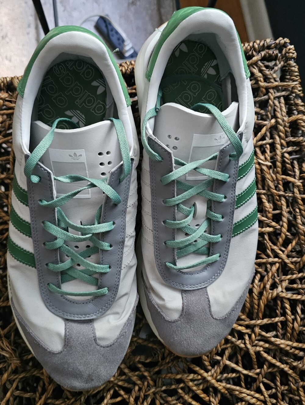 Adidas Men’s White Sneakers with Green Stripes and Mint Laces Mens 11 - Picture 3 of 8